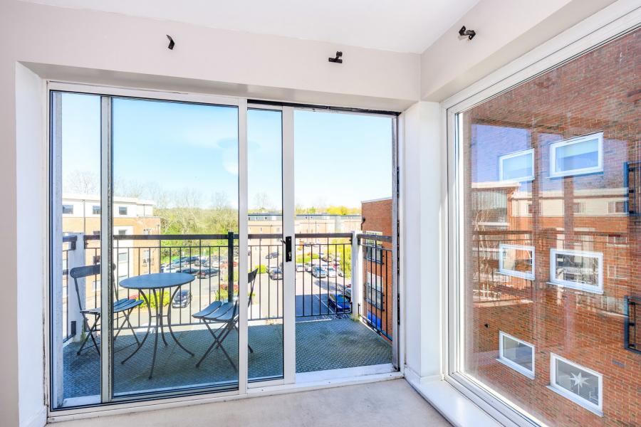 2 bedroom apartment to rent - Canalside, Redhill, Surrey, RH1 - Property View 1