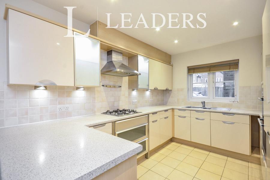 4 bedroom house to rent - Caberfeigh Close, Redhill, RH1 - Property View 3