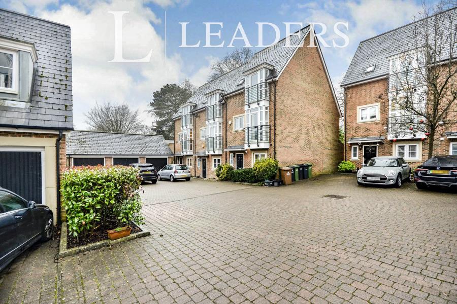 4 bedroom house to rent - Caberfeigh Close, Redhill, RH1 - Property View 1