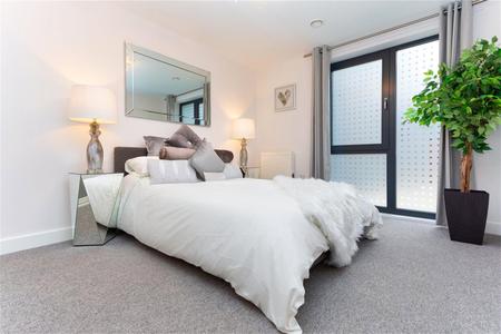 2 bedroom apartment to rent - Marketfield Way, Redhill, Surrey, RH1 - Property View 2