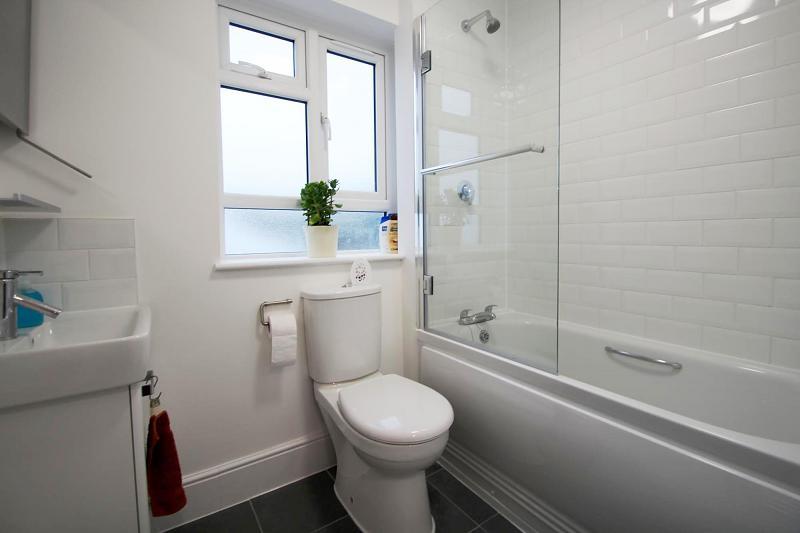 property to rent - High Street, Reigate, RH2 - Property View 3