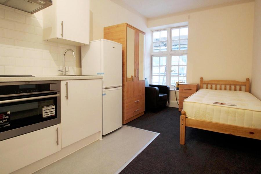 property to rent - High Street, Reigate, RH2 - Property View 1