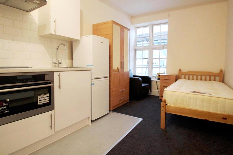 studio to rent - High Street, Reigate, RH2 - Property View 2