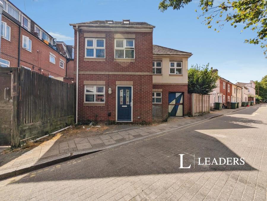 4 bedroom house for sale - Lyon Street, Southampton, Hampshire, SO14 - Property View 1