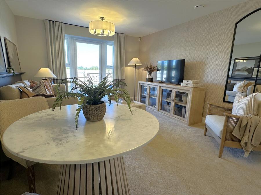 2 bedroom apartment to rent - Pacific Drive, Eastbourne, East Sussex, BN23 - Property View 2