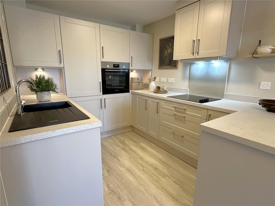 2 bedroom apartment to rent - Pacific Drive, Eastbourne, East Sussex, BN23 - Property View 3