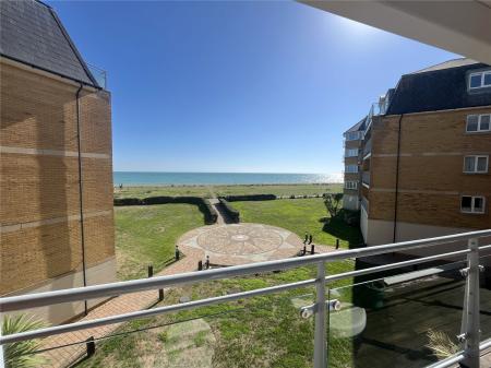 2 bedroom apartment to rent - San Diego Way, Eastbourne, East Sussex, BN23