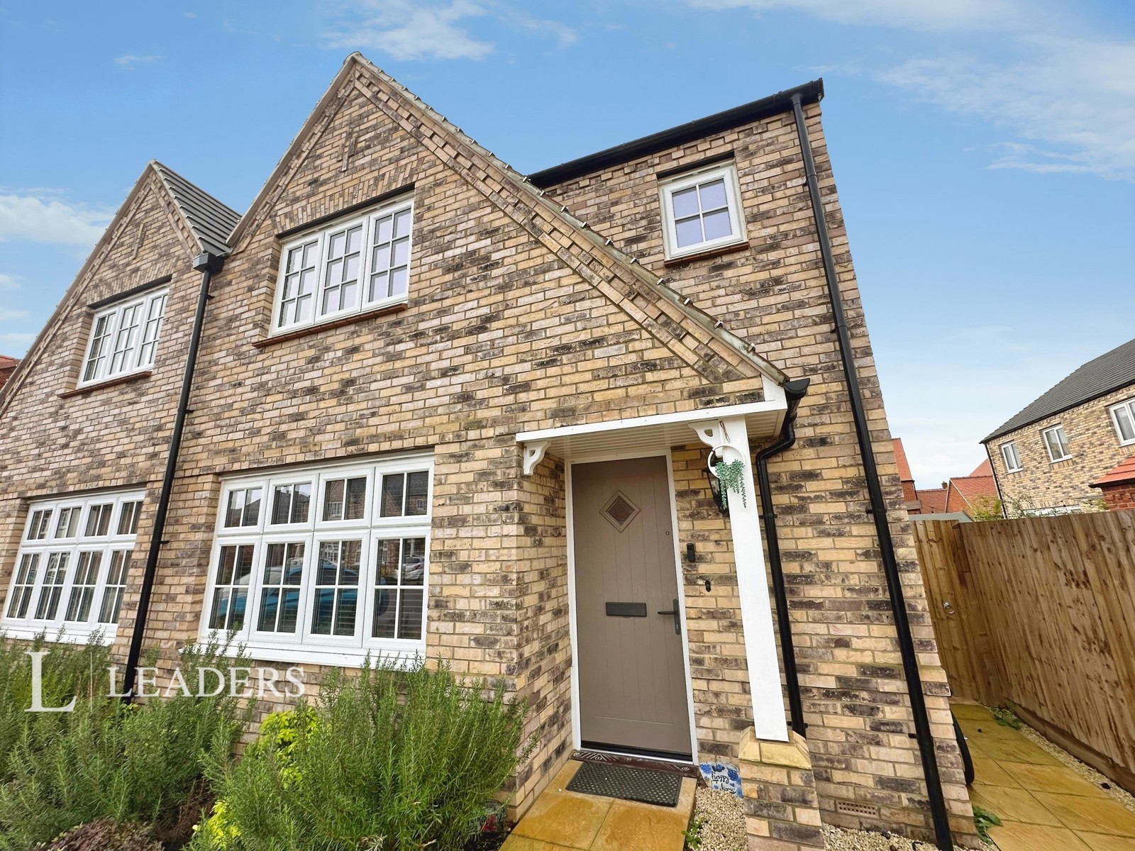 3 bedroom house to rent - Bradshaw Close, Alconbury Weald, Huntingdon, Cambridgeshire, PE28 - Property View 1