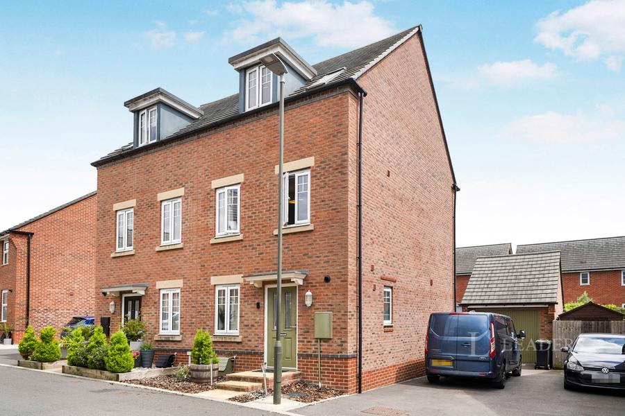 4 bedroom house to rent - Gilbert Young Close, Great Oldbury, Stonehouse, Gloucestershire, GL10 - Property View 1