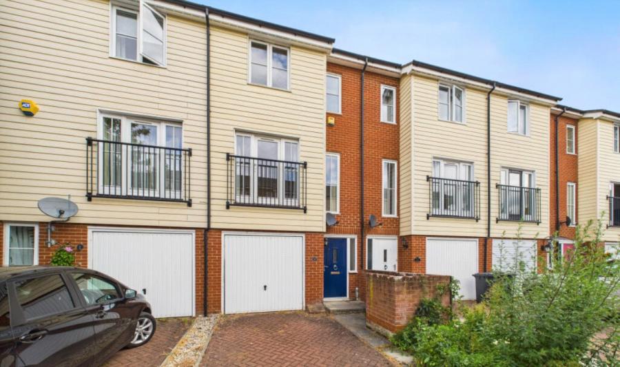 4 bedroom house to rent - Priory Gardens, Sudbury, CO10 - Property View 1