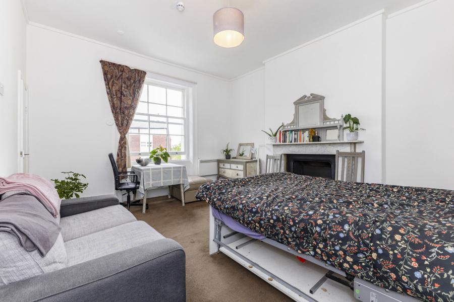 studio to rent - Claremont Road, Surbiton, KT6 - Property View 2
