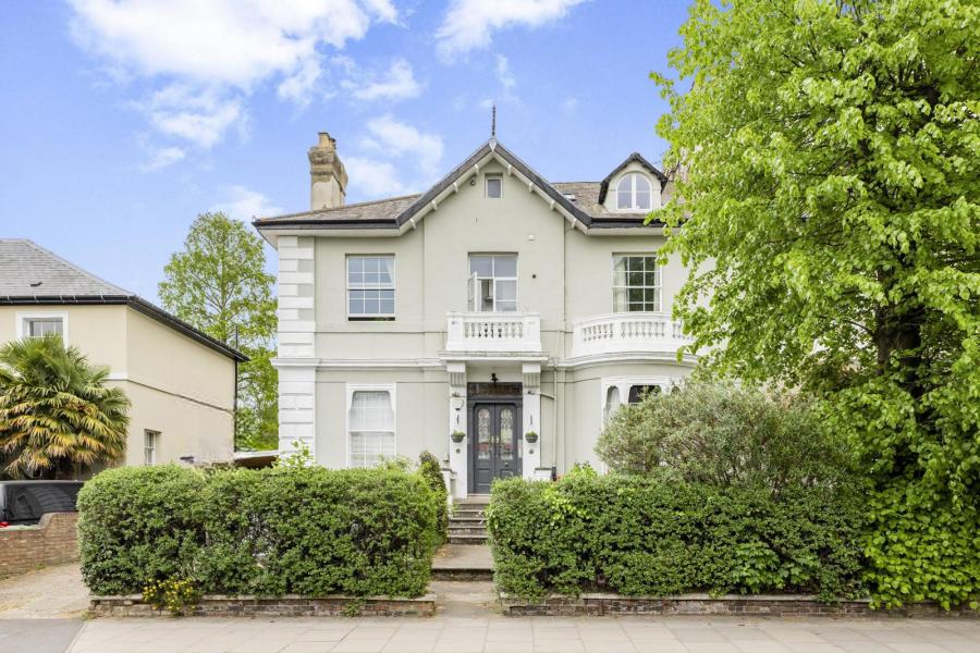 studio to rent - Claremont Road, Surbiton, KT6 - Property View 1