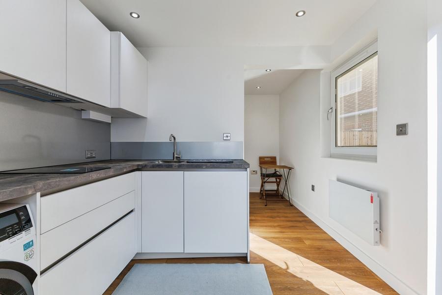studio to rent - St. Thomas Row, Calthorpe Gardens, Sutton, SM1 - Property View 3