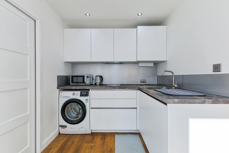 studio to rent - St. Thomas Row, Calthorpe Gardens, Sutton, SM1 - Property View 1