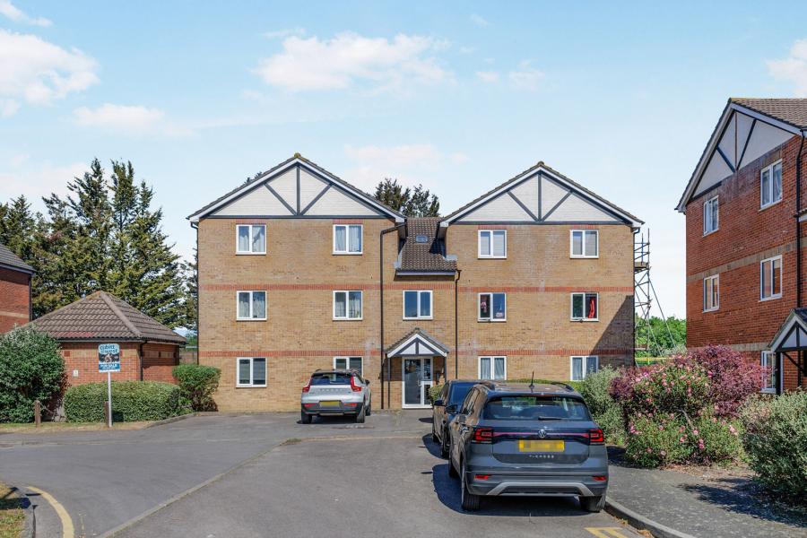 2 bedroom apartment to rent - Foxglove Way, Wallington, SM6 - Property View 1