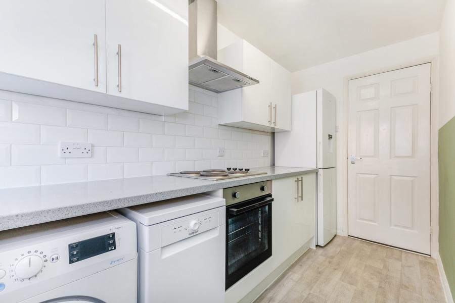 2 bedroom apartment to rent - Foxglove Way, Wallington, SM6 - Property View 2