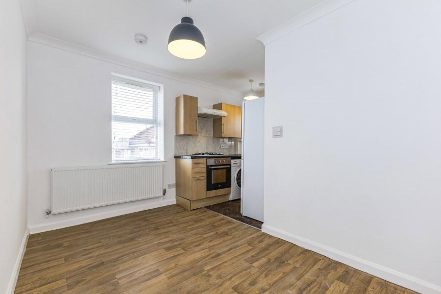2 bedroom apartment to rent - Gander Green Lane, Sutton, SM1 - Property View 2