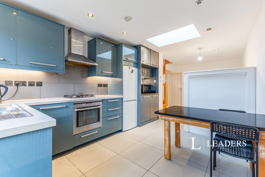 house to rent - Brookfields Avenue, Mitcham, CR4 - Property View 1