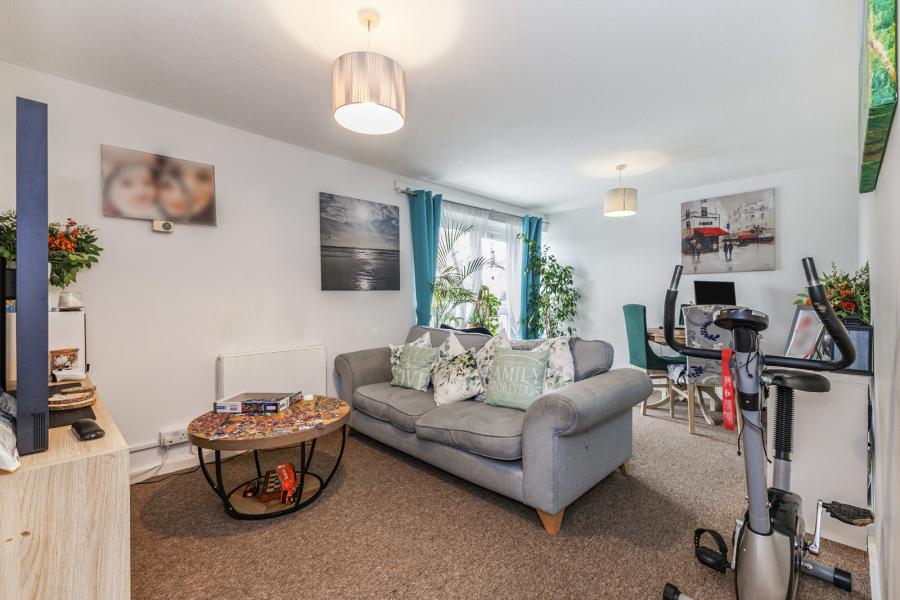 2 bedroom apartment to rent - Basinghall Gardens, Sutton, SM2 - Property View 2