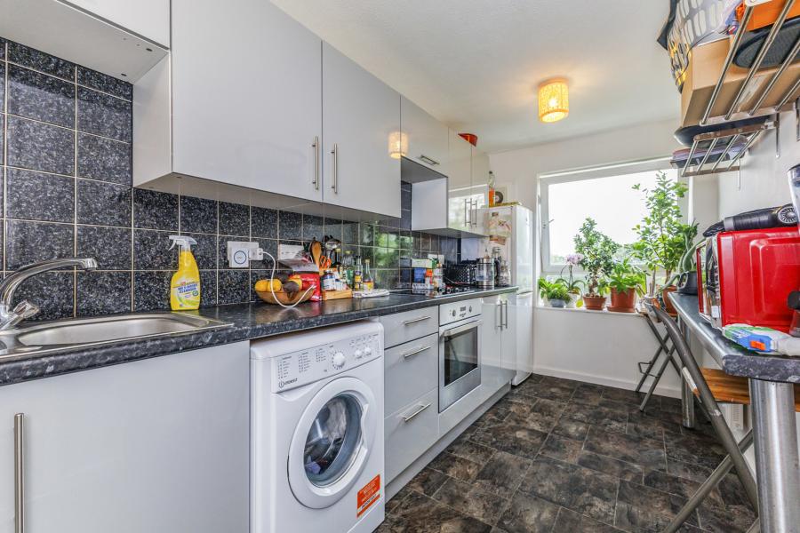 2 bedroom apartment to rent - Basinghall Gardens, Sutton, SM2 - Property View 1