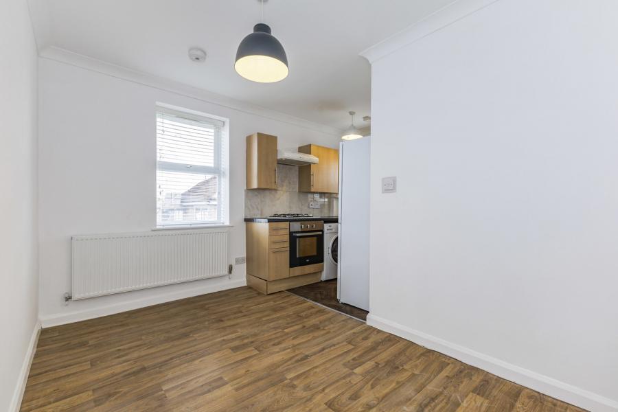 2 bedroom apartment to rent - Gander Green Lane, Sutton, SM1 - Property View 2