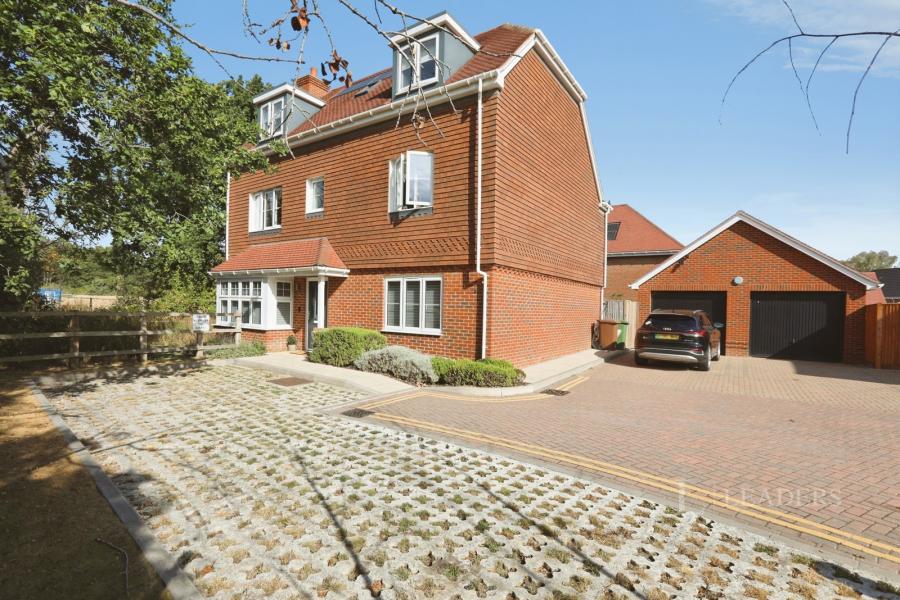 5 bedroom house to rent - Morgan Way, Paddock Wood, Tonbridge, Kent, TN12 - Property View 1