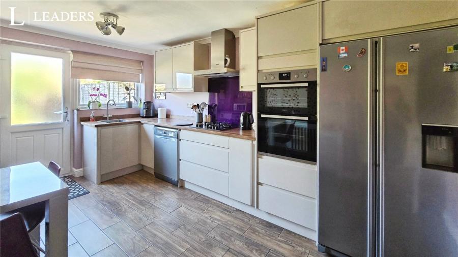 4 bedroom house for sale - Topham Avenue, Worcester, Worcestershire, WR4 - Property View 3