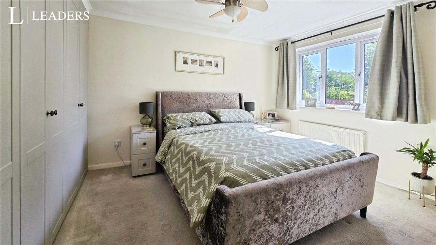 4 bedroom house for sale - Topham Avenue, Worcester, Worcestershire, WR4 - Property View 2