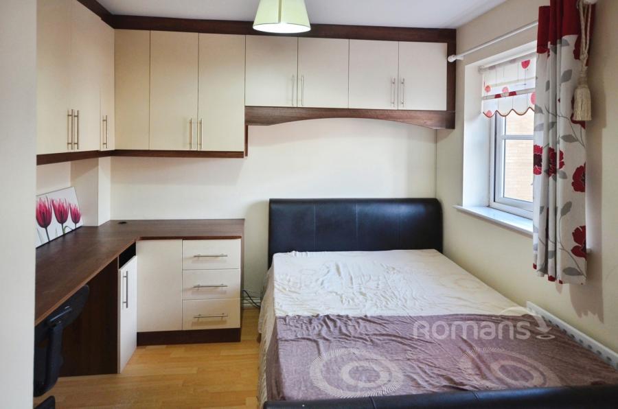 property to rent - Earls Lane, Slough, SL1 - Property View 1
