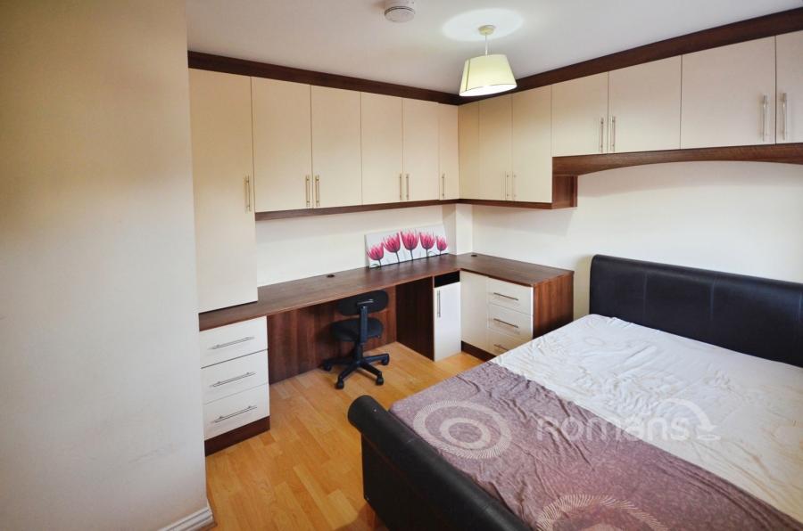 property to rent - Earls Lane, Slough, SL1 - Property View 2
