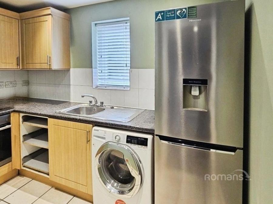 1 bedroom apartment to rent - Patricia Close, Slough, Berkshire, SL1 - Property View 2