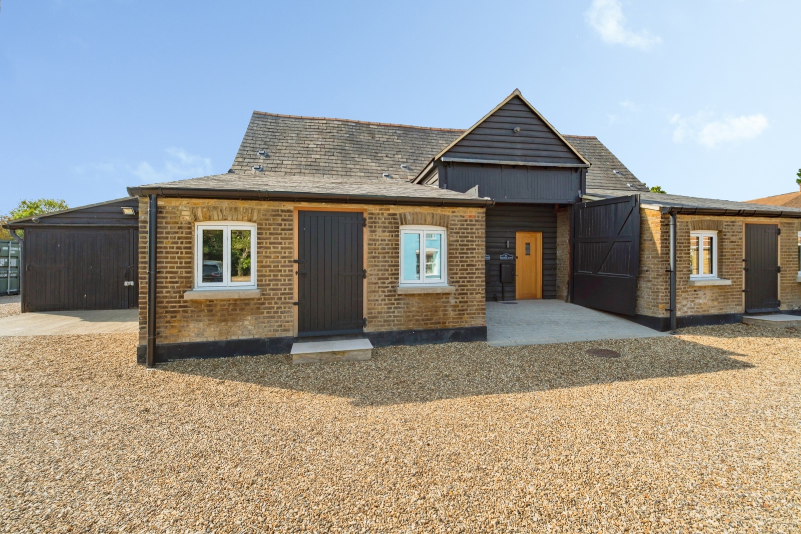 3 bedroom barn conversion to rent - Harmondsworth Lane, Sipson, West Drayton, UB7 - Property View 1