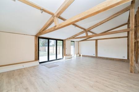 3 bedroom barn conversion to rent - Harmondsworth Lane, Sipson, West Drayton, UB7 - Property View 3