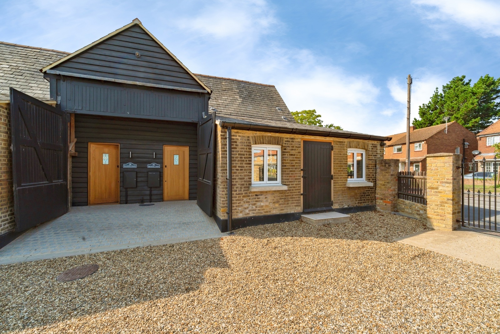 3 bedroom barn conversion to rent - Harmondsworth Lane, Sipson, West Drayton, UB7 - Property View 1