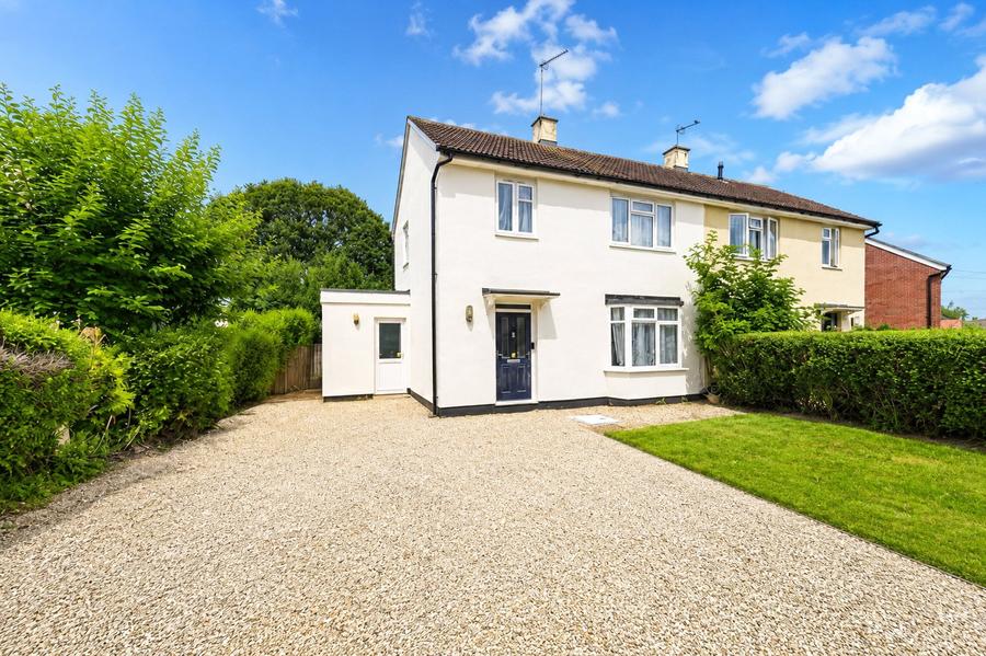 3 bedroom semi detached to rent - Stuart Way, Windsor, Berkshire, SL4 - Property View 1