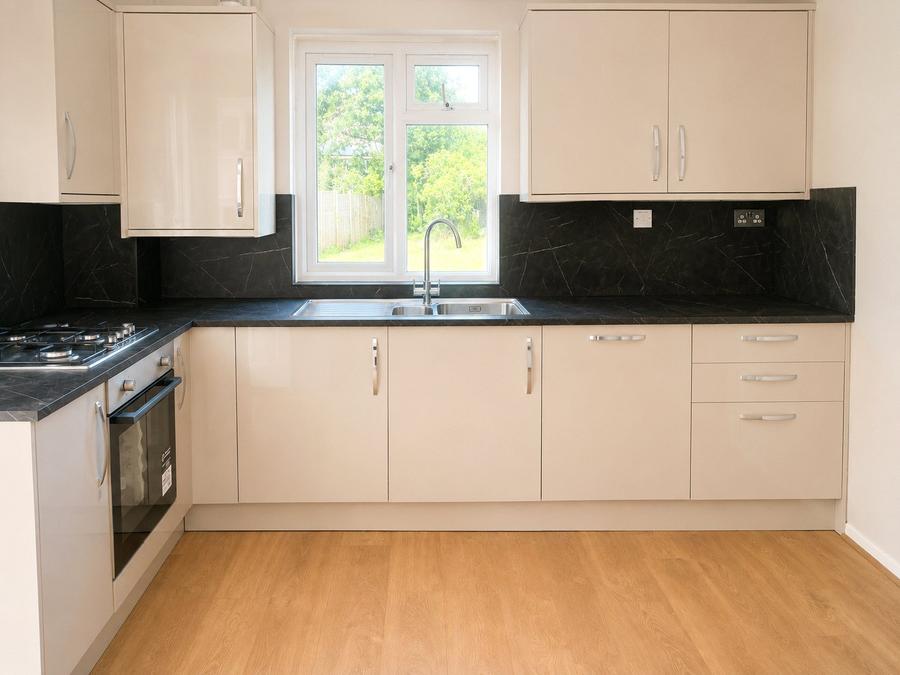 3 bedroom semi detached to rent - Stuart Way, Windsor, Berkshire, SL4 - Property View 2