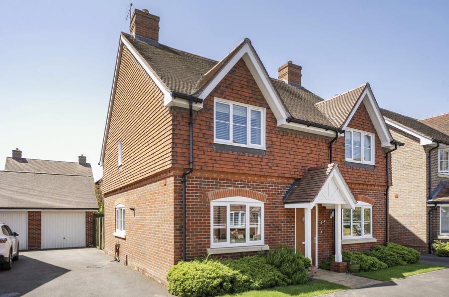 4 bedroom house for sale - Phillips Close, Wokingham, Berkshire, RG41 - Property View 1