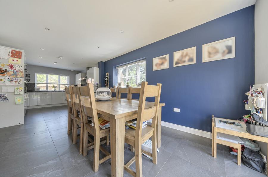 4 bedroom house for sale - Phillips Close, Wokingham, Berkshire, RG41 - Property View 2