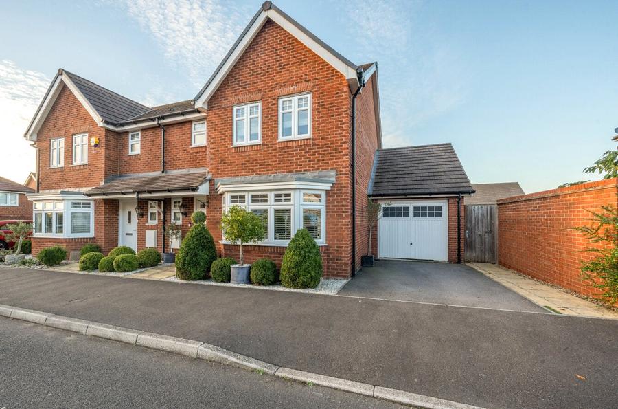 3 bedroom house for sale - Eamer Crescent, Wokingham, Berkshire, RG41 - Property View 1