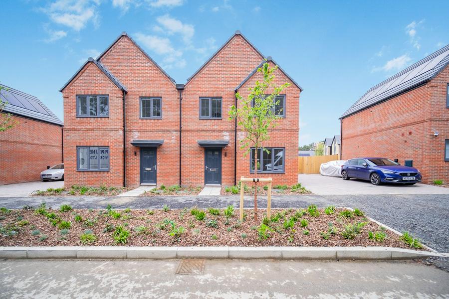 3 bedroom house to rent - 10, Hailwood Avenue, Crowthorne, RG45 - Property View 1