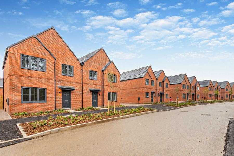3 bedroom house to rent - Hailwood Avenue, Crowthorne, Berkshire, RG45 - Property View 1