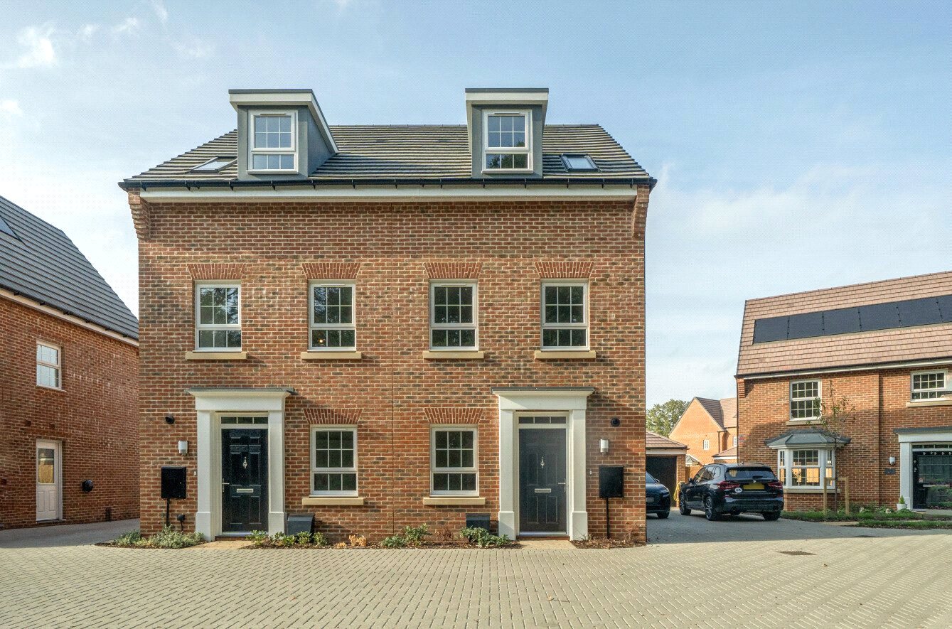 3 bedroom semi detached to rent - Bugle Grove, Finchwood Park, Wokingham, Berkshire, RG40 - Property View 1