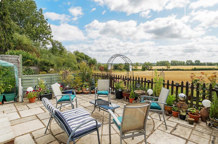 3 bedroom house for sale - Mount Pleasant, Steeple Claydon, Buckingham, Buckinghamshire, MK18 - Property View 2