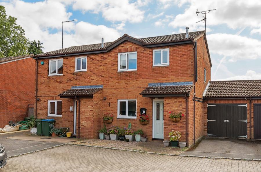 3 bedroom house for sale - Mount Pleasant, Steeple Claydon, Buckingham, Buckinghamshire, MK18 - Property View 1