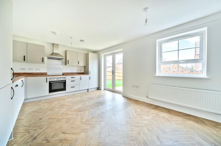 4 bedroom detached to rent - Willenhall Drive, Broughton, Aylesbury, Buckinghamshire, HP22 - Property View 2