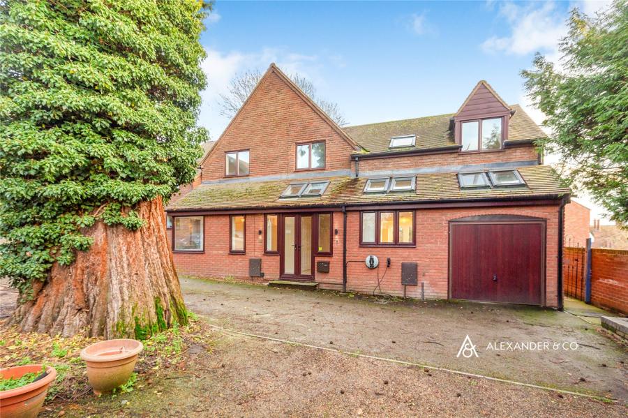 4 bedroom house to rent - Chadbone Close, Aylesbury, HP20 - Property View 1