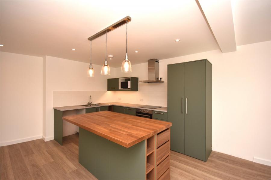 3 bedroom house to rent - Castle Close, Aylesbury, HP20 - Property View 2