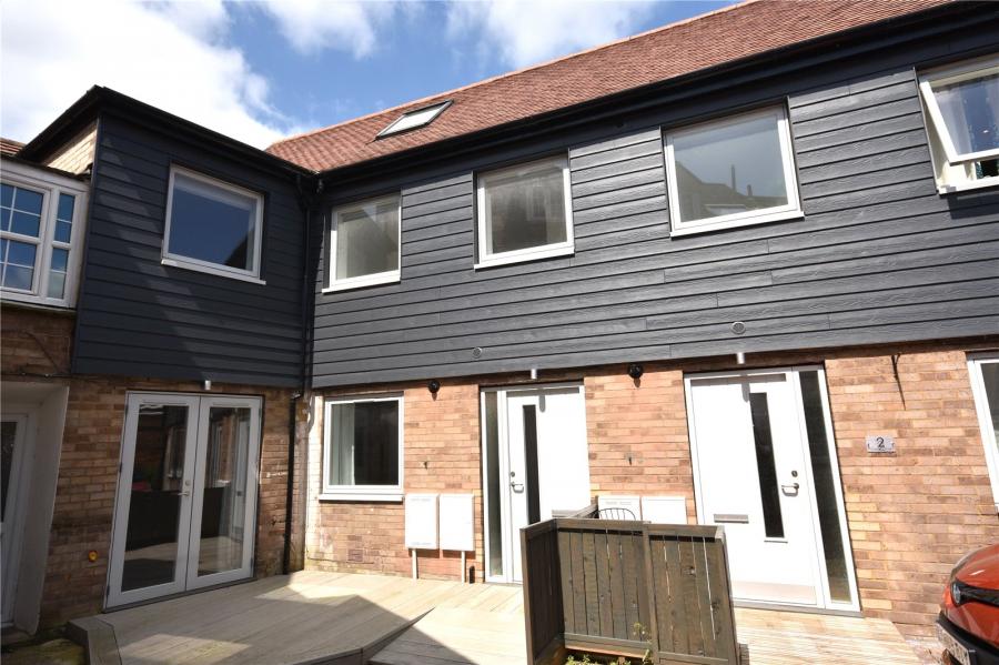 3 bedroom house to rent - Castle Close, Aylesbury, HP20 - Property View 1
