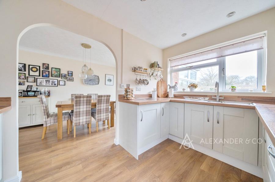 3 bedroom bungalow for sale - Magpie Way, Winslow, Buckingham, Buckinghamshire, MK18 - Property View 3