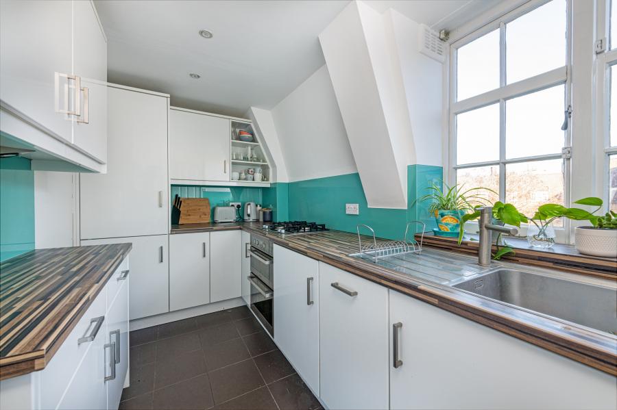 2 bedroom apartment to rent - Vicarage Crescent, London, SW11 - Property View 1